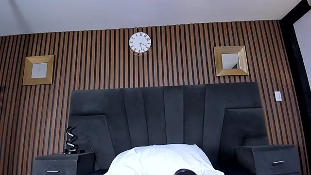 Izui_Pierce webcam