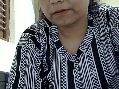 Pyari_Hina webcam