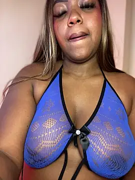 Dasha_Bee live cam on StripChat