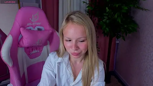 Milana_r0se webcam