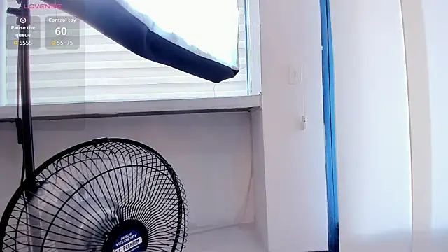 milavixenn live cam on StripChat