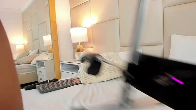 AntoniaRoss_ webcam