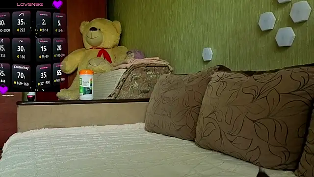 Arina_Bloom webcam
