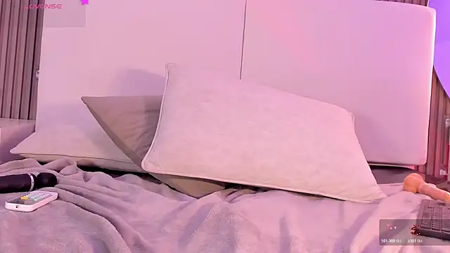 Lia-Morales webcam