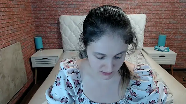 Holliy_Cooper live cam on StripChat