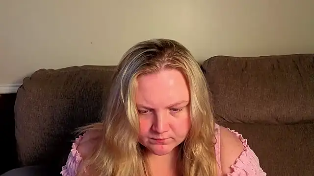 PhatAssBlond webcam