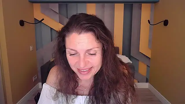 EllaLong webcam