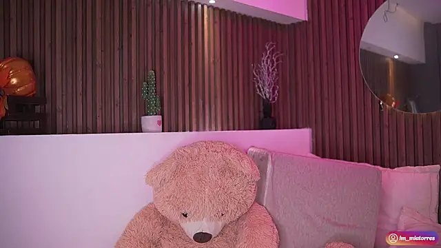 MiaTorres4 live cam on StripChat