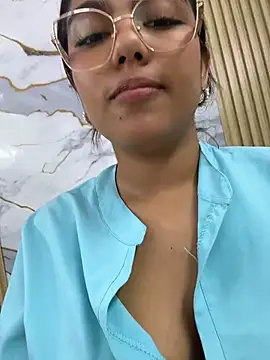 babysaritaa (F teen) - SHOW ASS + OIL ON THE BUTTOCKS