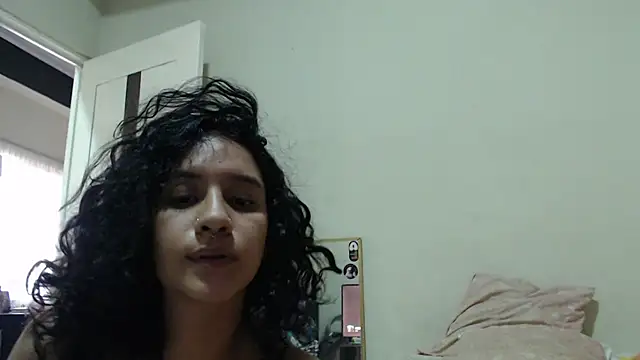 AlinaWoolf_ webcam