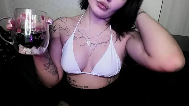 Dark_Moni live cam on StripChat