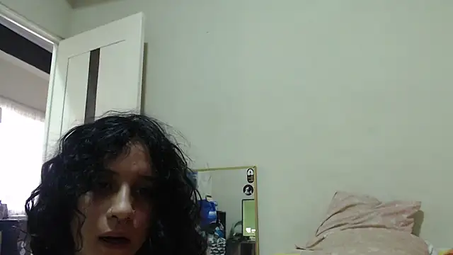 AlinaWoolf_ webcam