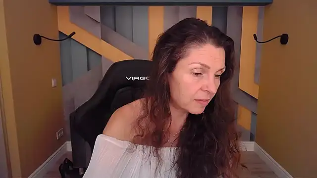 EllaLong webcam