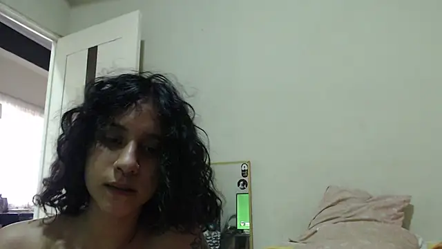 AlinaWoolf_ webcam