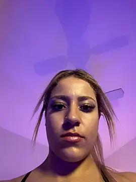 GiaPussy webcam