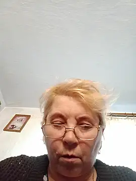 Elena_Beautiful784 live cam on StripChat