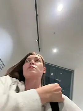 nicole111 (F young) - Finger pussy till cum in public wc🚻