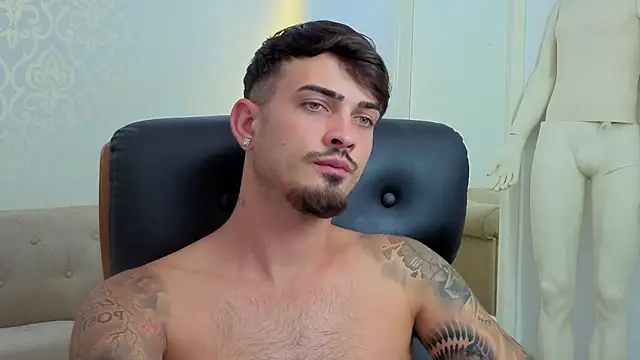 BrandonTate live cam on StripChat