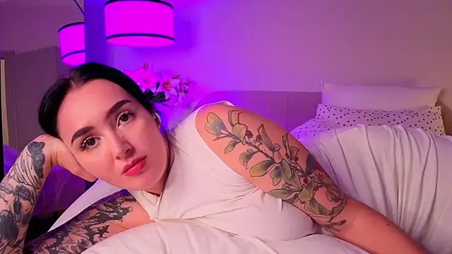 KimKhallifa webcam