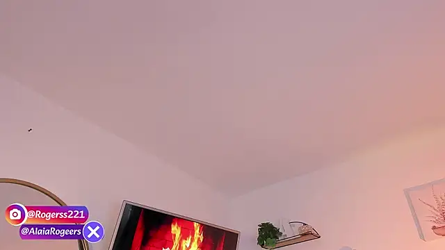 AlaiaRogers live cam on StripChat