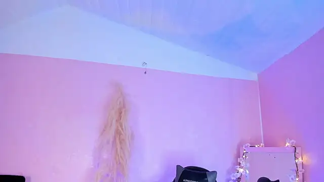 Emily_Roussee webcam