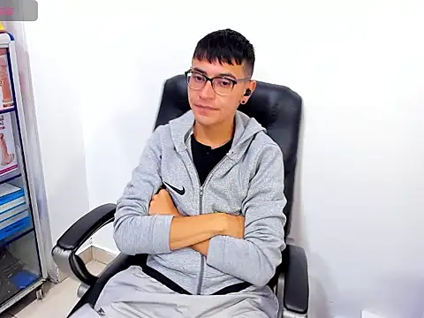 Alexx_bigcockk_ live cam on StripChat