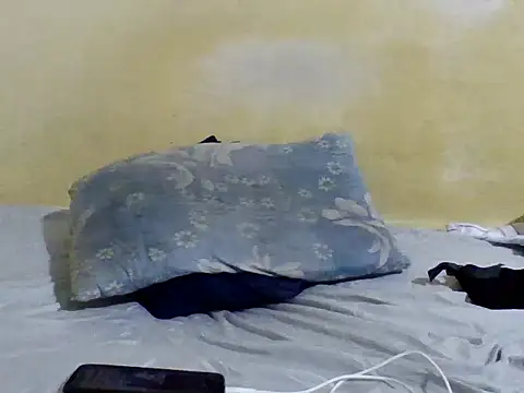 Freaky-Raina webcam
