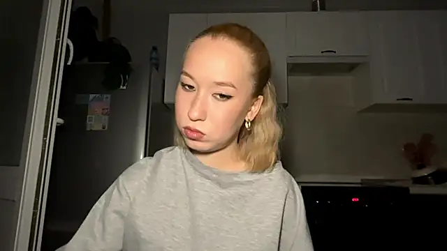 KiraAkira webcam