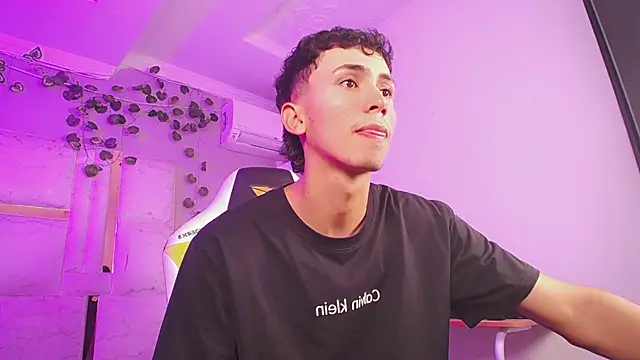 Dylan_blue_ webcam