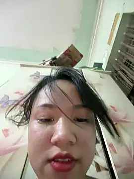Emmiuuuu03 live cam on StripChat