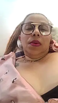 Ladymilf12 webcam