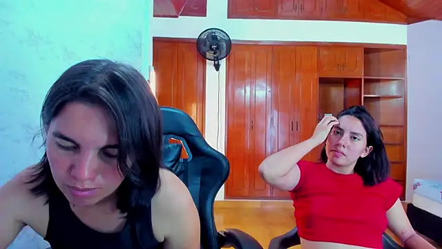 Soffy_and_Emily webcam