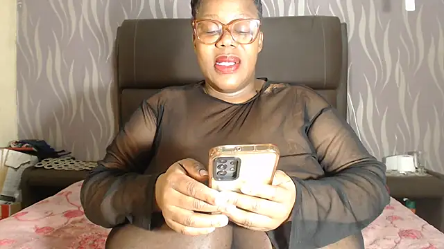 BoobsQueen46K webcam