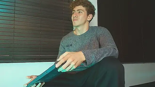 Tyler_Mcrey live cam on StripChat