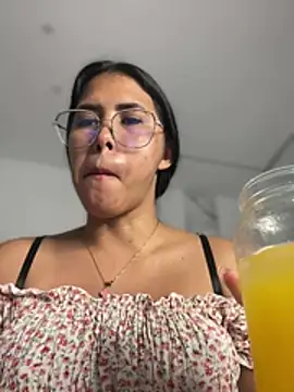alysson_18 live cam on StripChat