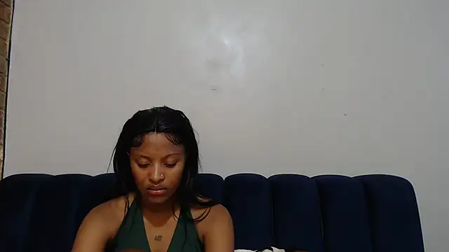 Youngling05 live cam on StripChat