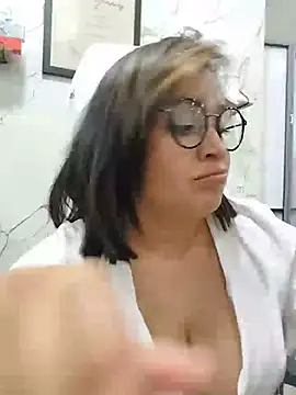 Melany-1 live cam on StripChat