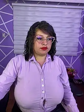 MiiaaJoness webcam