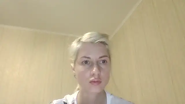 BlondieOnline_ live cam on StripChat