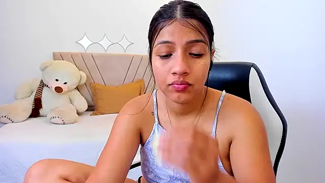zara_cute live cam on StripChat