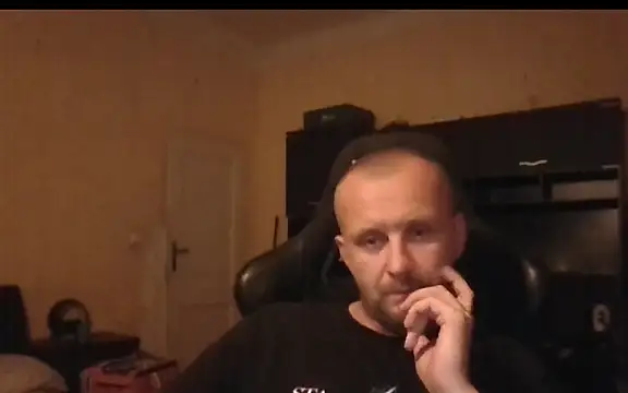 MrWhitePL live cam on StripChat
