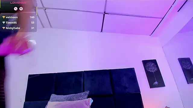 april_jones05 live cam on StripChat