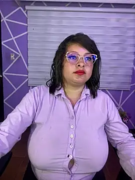 MiiaaJoness webcam