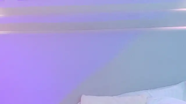 NaomiKlarc webcam