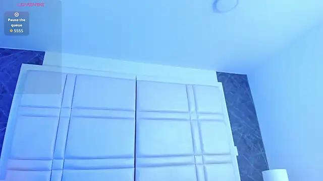Ivaannaa_ live cam on StripChat