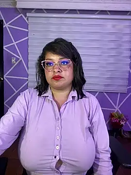 MiiaaJoness live cam on StripChat