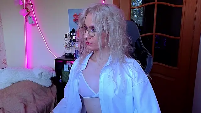 Lori_Myaf webcam