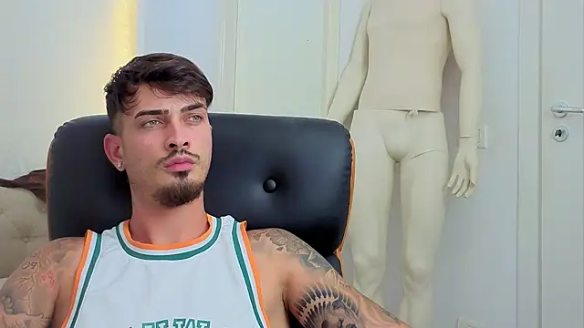 BrandonTate live cam on StripChat