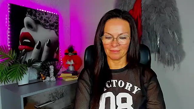 HelenLuxx live cam on StripChat