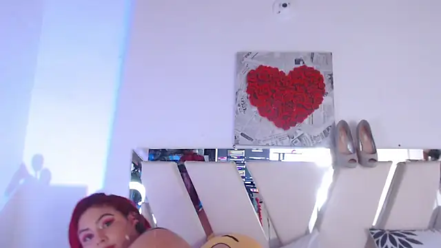 Amara_Red webcam